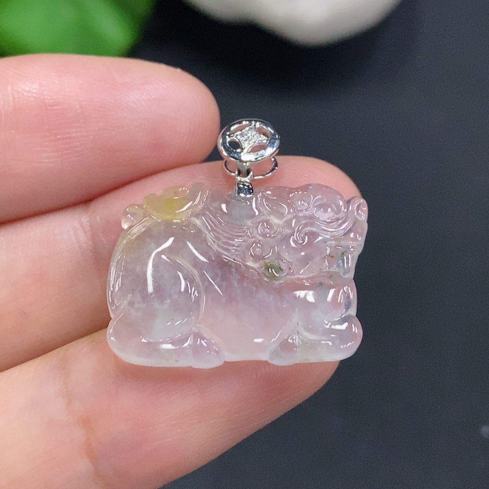 F30451005 jade pendant with 18K gold clasp, total weight approx. 3.2g (set with diamonds)