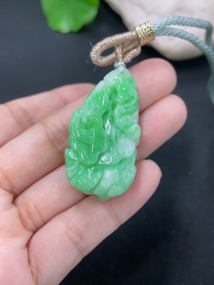 F46567232 翡翠挂件白菜 货品总约重 含绳18.6g