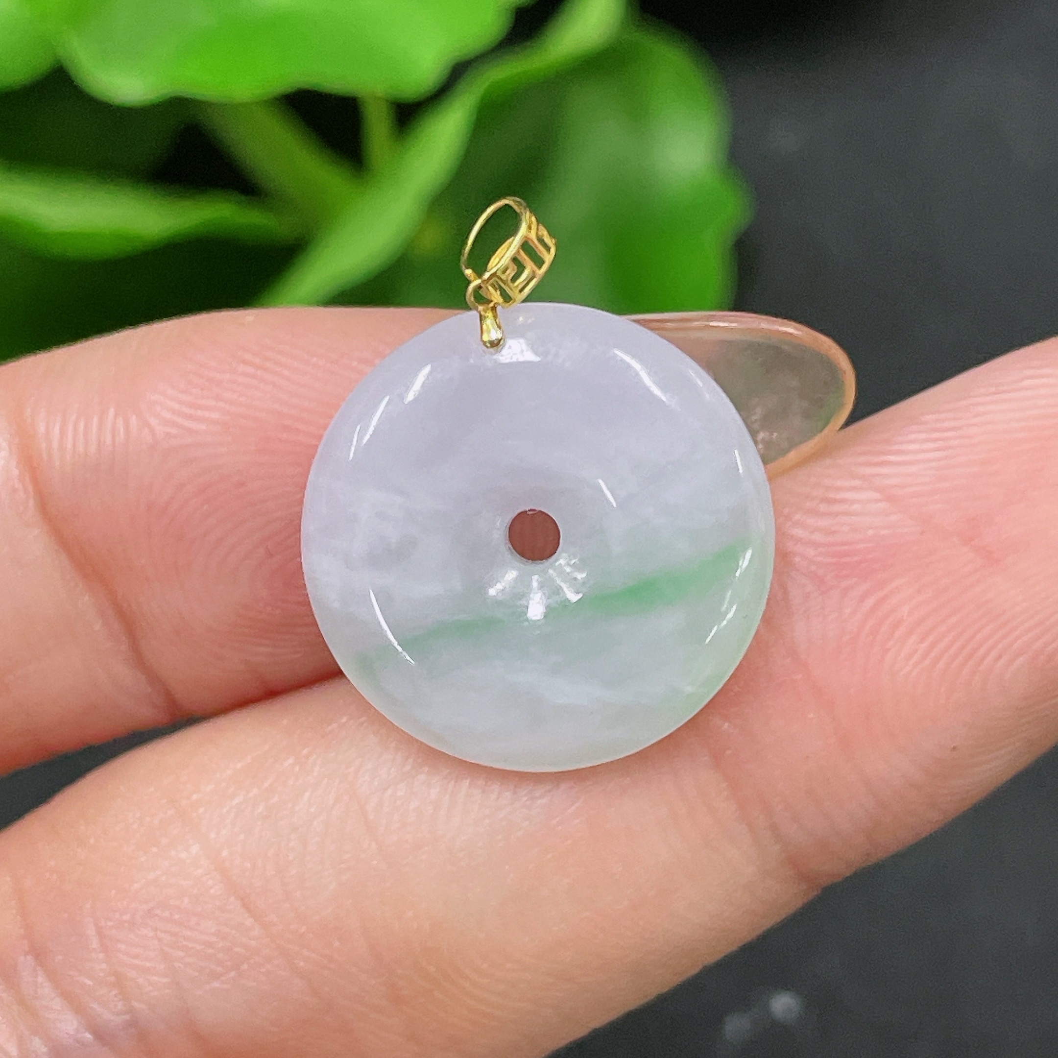 F34984637 Jadeite Pendant with Peace Buckle in 18k Gold, Total Weight Approx. 2.21g