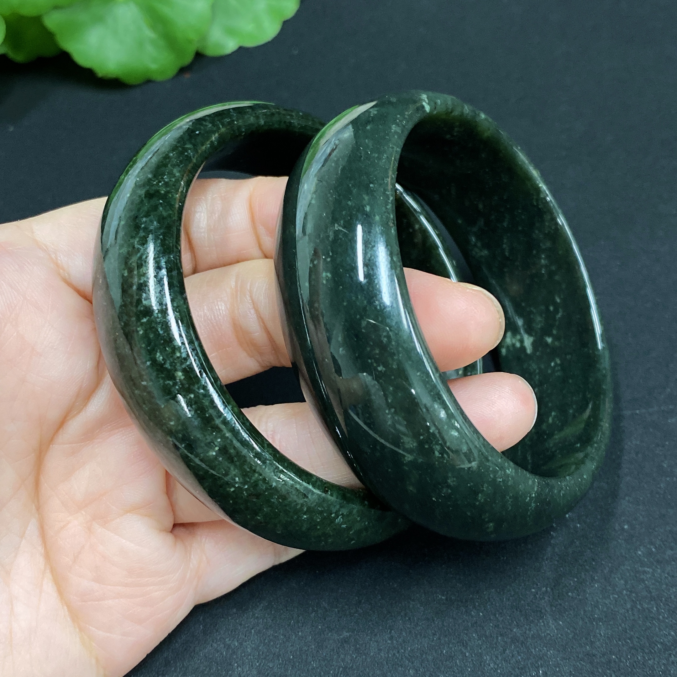 H34015033 Hetian Jade Round Bracelet Size 60.6/56.7 Total Weight Approx. 100.8g