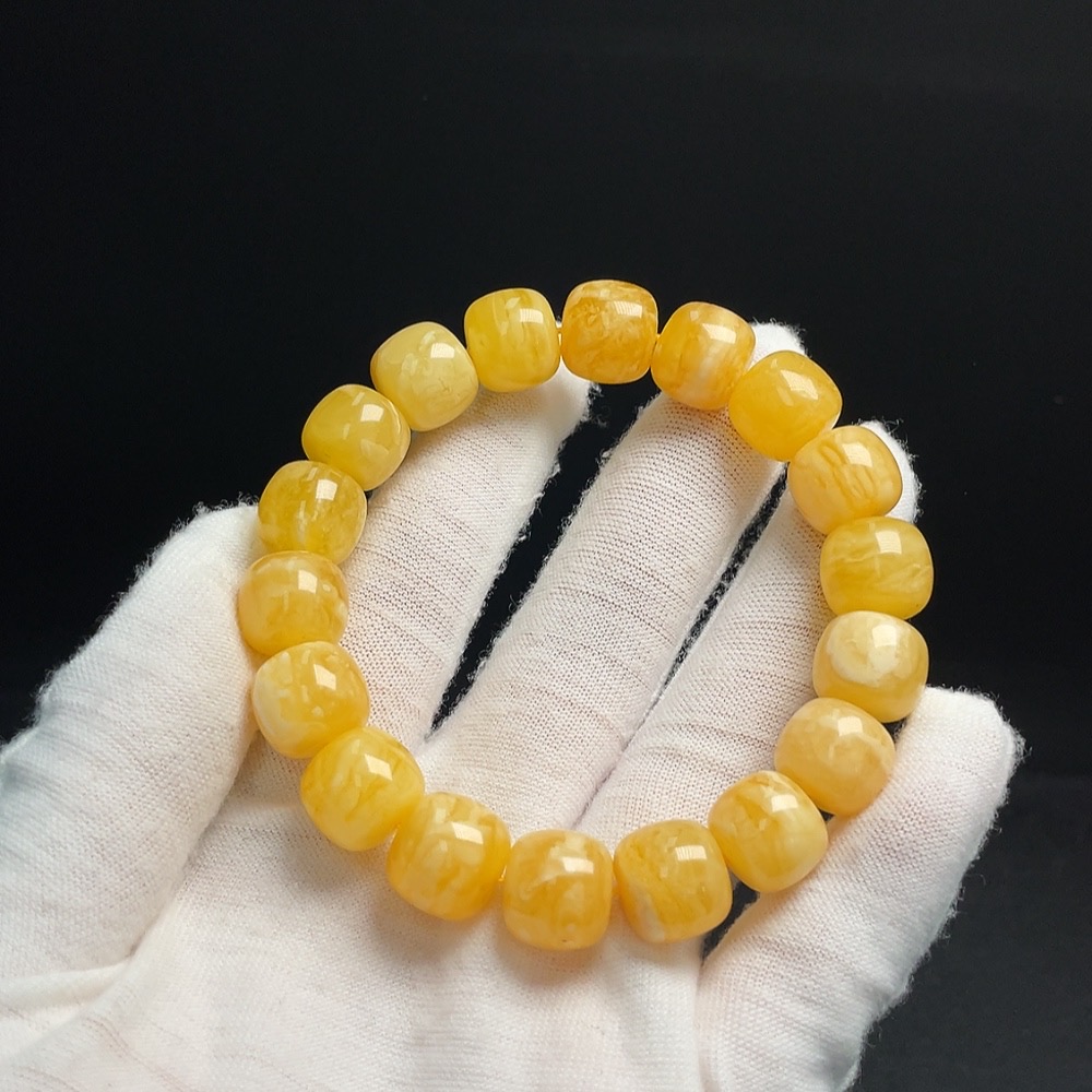 C26032758 Amber Beeswax Bracelet Approx. 12.5mm Total Weight Approx. 21.18g