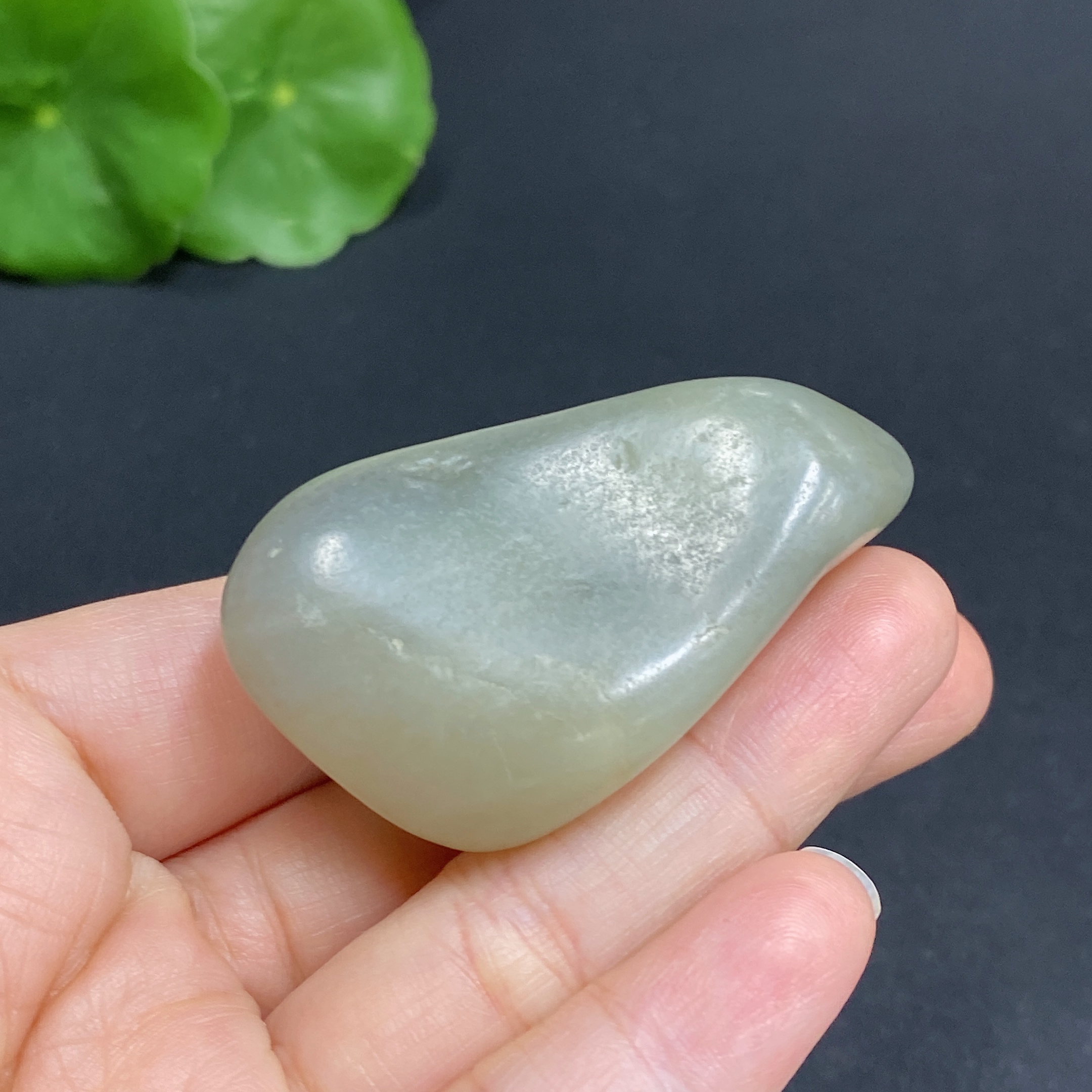 H31666978 Hetian Jade Total weight approx. 41g Undetermined skin color origin