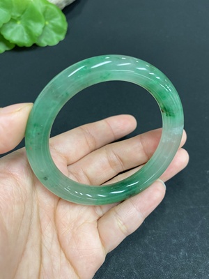 H33845780 African Emerald (Dulong Jade) Round Bangle