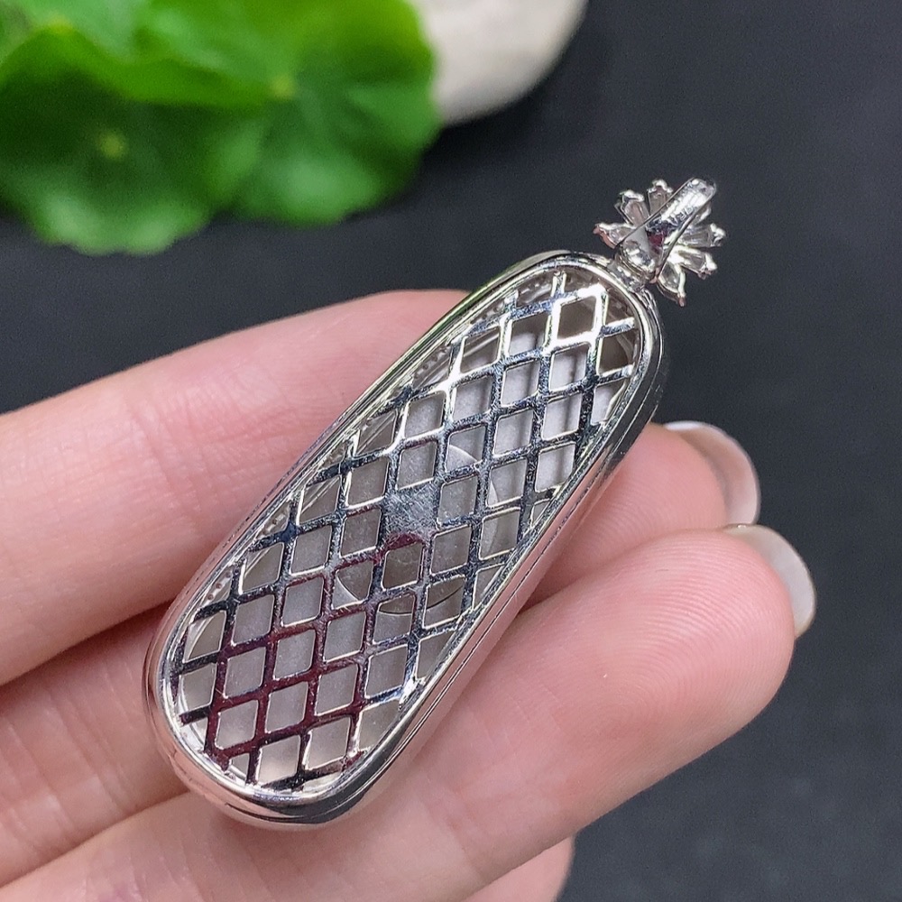 F34034787 Jadeite Auspicious Melon Pendant with 18K Gold Setting, Total Weight Approx. 15.1g (Diamond Accents)