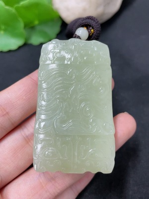 H46574142 和田玉挂件  仿古牌    货品总重约（含绳）58.5g