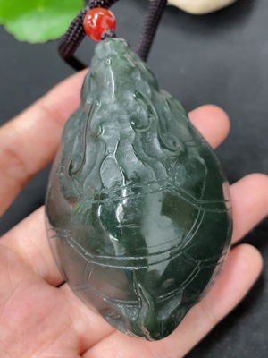 H41944631 和田玉手把件  龙龟   货品总重约（含绳）170.3g