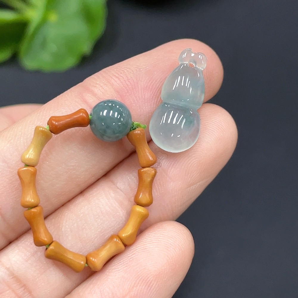 F24754267 Jadeite Bead Ring/Gourd Pendant Sell as a Lot