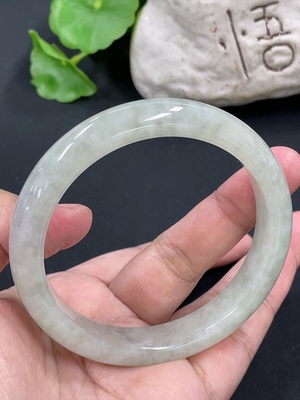 F42973794 翡翠正圈手镯 货品总重约56.5g 59.9圈口
