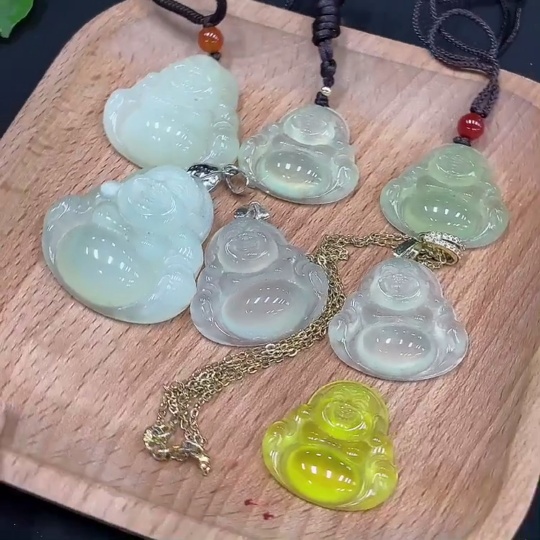 H27118357 Xiuyu (Serpentine Jade) Pendant