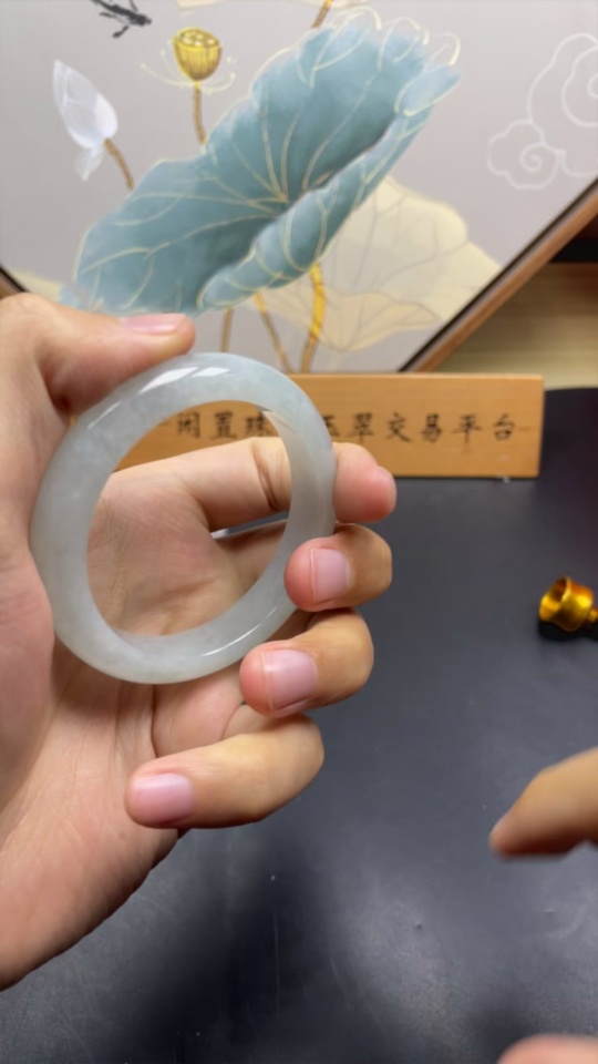 F22448936 Jadeite Round Bracelet Size 56.3 Total Weight 57.901g