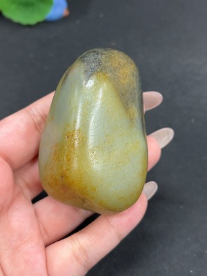 H41899040 和田玉 货品总重约193.2g 皮色成因未定