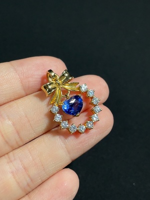 C46535345 蓝宝石挂件 非钻 18k金 颜色成因未定 货品总重约4.16g 卡7.6mm左右