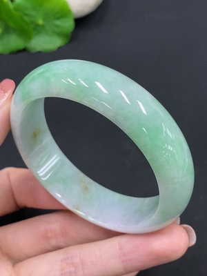 F26015955 Jadeite Round Bangle