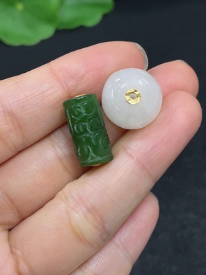 H46513242 和田玉挂件   18k金   货品总重约5.2g    含其他矿物成份