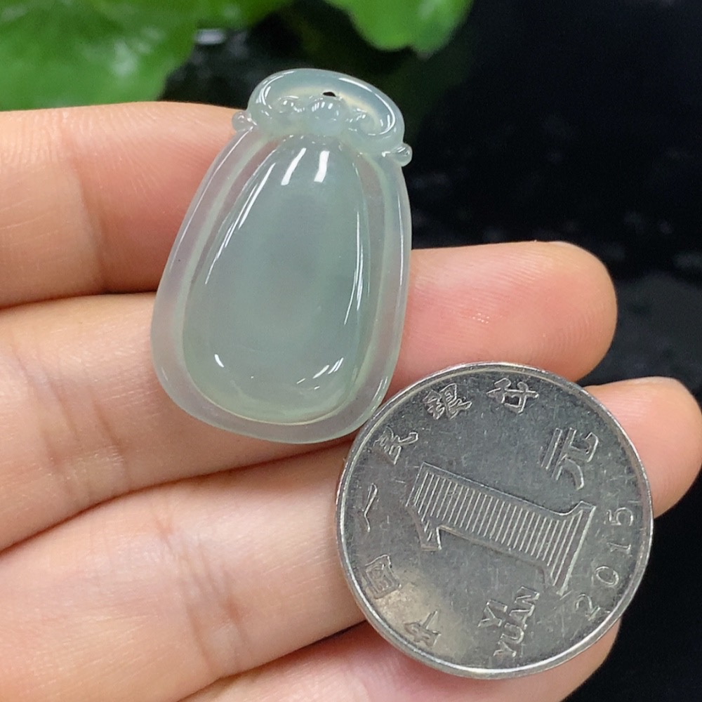 F27143498 Jadeite Blessing Shell Pendant