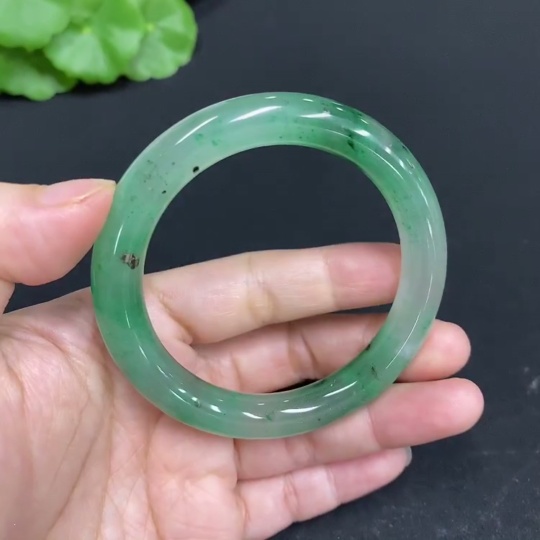 H33845780 African Emerald (Dulong Jade) Round Bangle