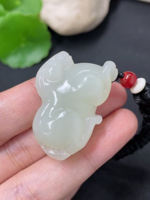 H41891019 和田玉挂件  马到功成    货品总重约（含绳）18.6g