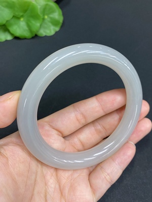 H33845531 Hetian Jade Round Bangle 59.4mm 56.4g