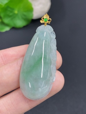 F42967042 翡翠福瓜挂件 18k金扣头 货品总重量约10克