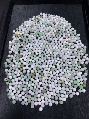 F46549024 翡翠珠子 一手走60+ 颜色成因未定 含其他矿物成分  货品总重约465.7g含袋