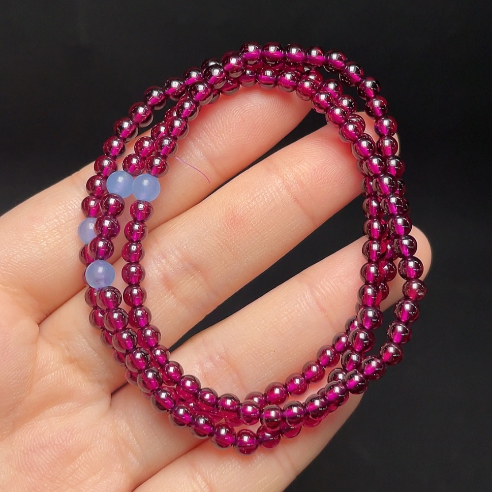 C31639018 Garnet bead strand with non-natural stones, total weight approx. 16.9g, size about 3.9mm