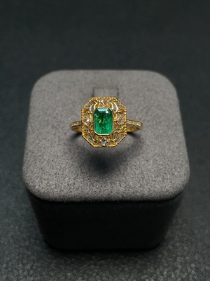 C34040177 Emerald Ring 18K Gold Clarity Enhanced with Minimum Diamond Accents Total Weight Approx. 1.88g Size 15.5 Carat 5.1*3.2mm