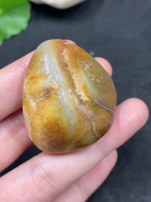 H37363938 和田玉  皮色成因未定 含其他矿物成分  货品总重约49.6g