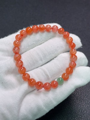C33890989 South Red Agate Bracelet with Dulong Jade, Visible Organic Matter, Total Weight Approximately 10.5g, Size About 6.7mm