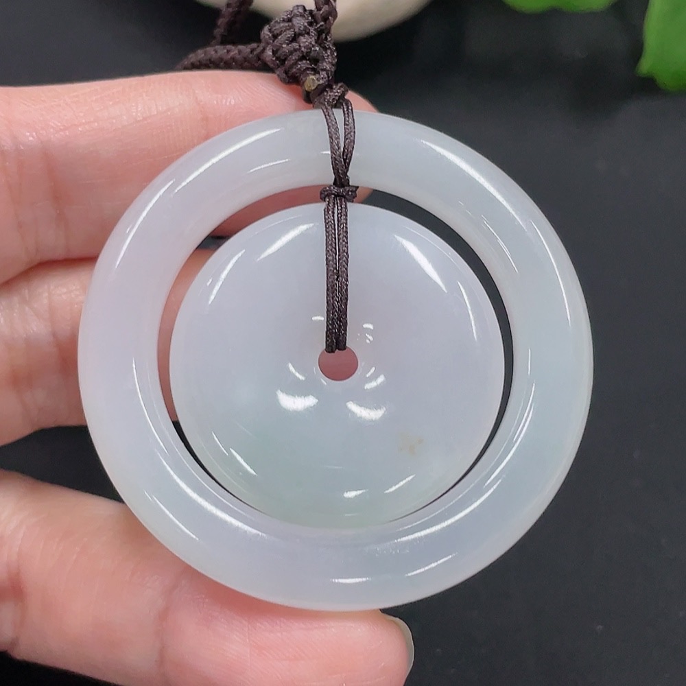 F27138508 Jadeite Mother-and-Child Button Pendant