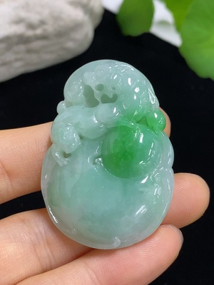 F45419730 翡翠挂件  货品总重约20.3g