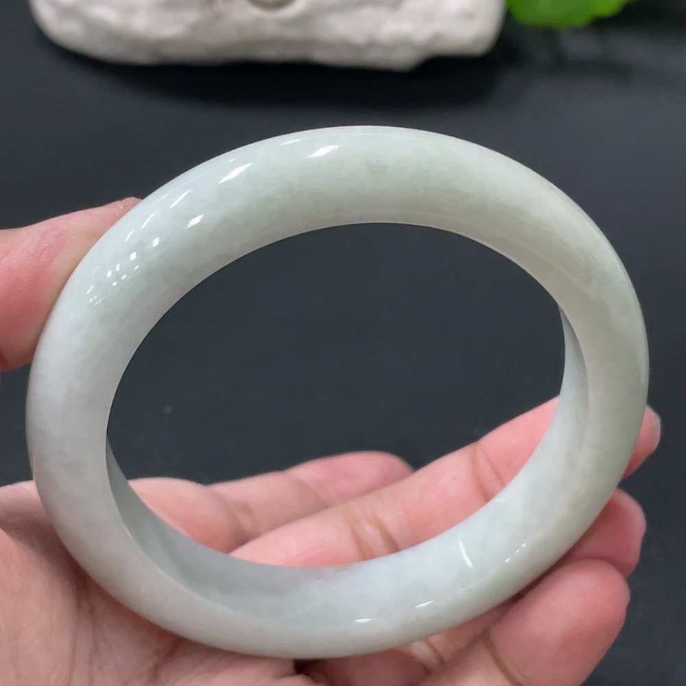 F28194955 Jadeite Circle Bracelet 58.7 Circle Size Gross Weight Approx. 64.27g