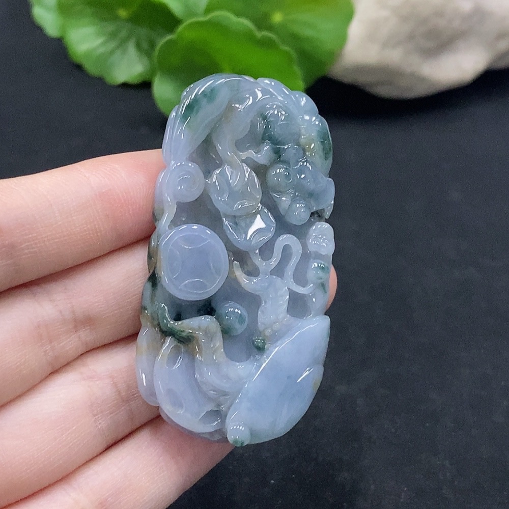 F34028881 Jadeite Fish Pendant Symbolizing Annual Abundance