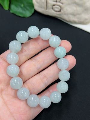 F46546207 翡翠手串 最大卡12mm左右 货品总重约46.5g
