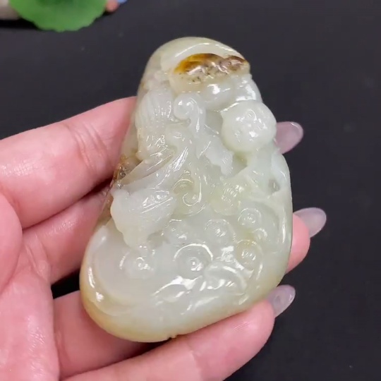 H33932205 Hetian Jade Handheld Ornament "Fortune Croaking In