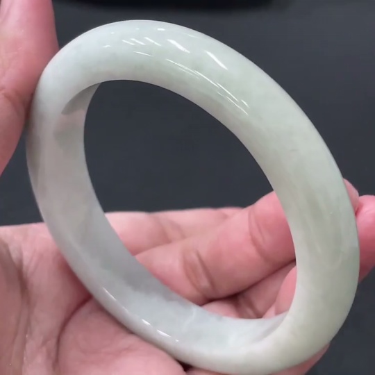 F28194955 Jadeite Circle Bracelet 58.7 Circle Size Gross Weight Approx. 64.27g