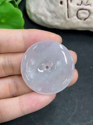 F45400810 翡翠挂件        货品总重约14.6g