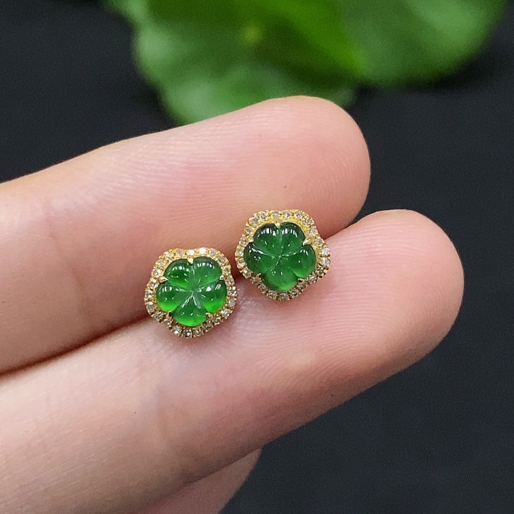 F34028350 Jadeite earrings set in 18K gold with diamond accents, total weight approximately 0.87g (excluding ear stoppers)