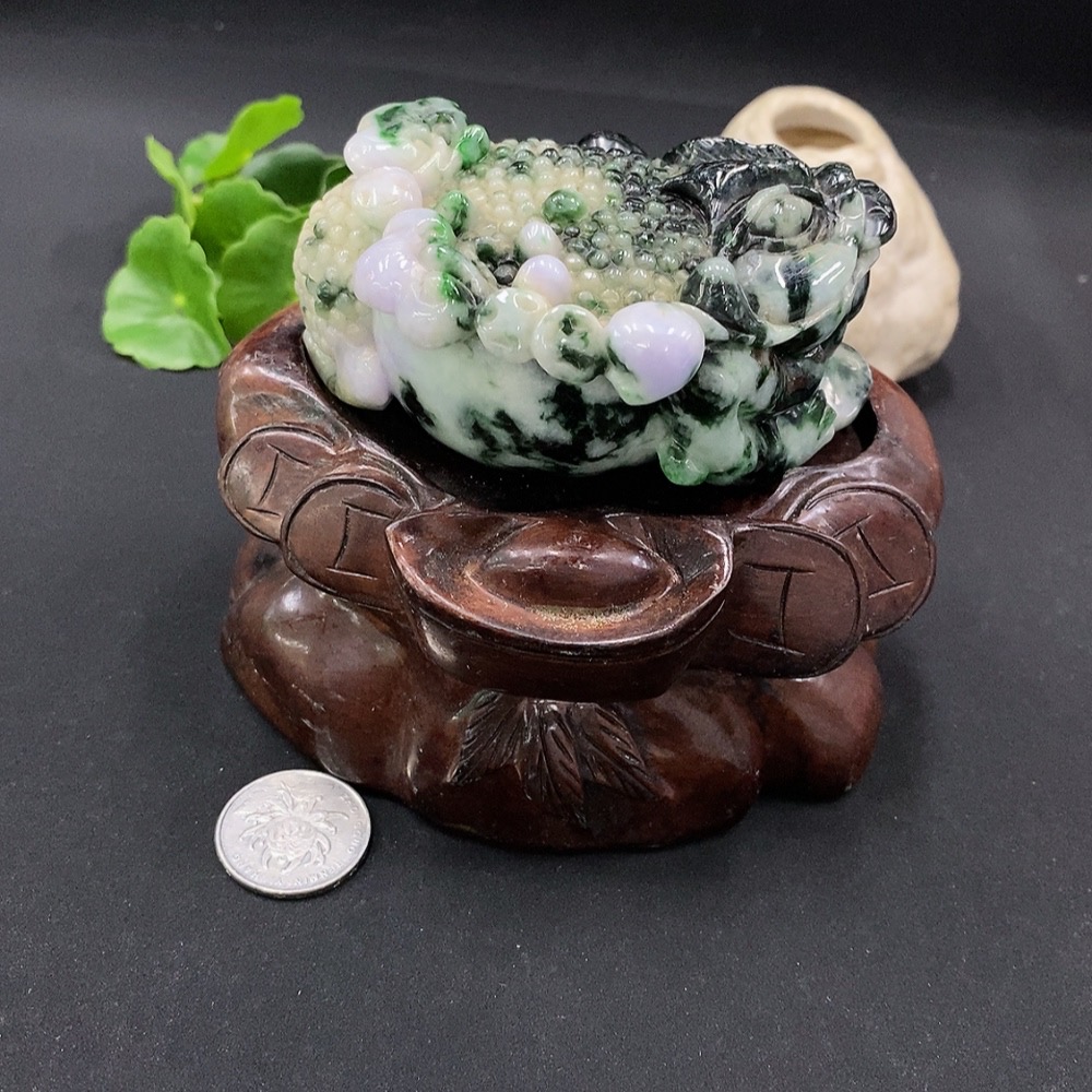 F35091647 Jadeite Gold Toad Ornament with Other Mineral Components, with Base, Total Weight Approximately 478.13g, Base Excluded