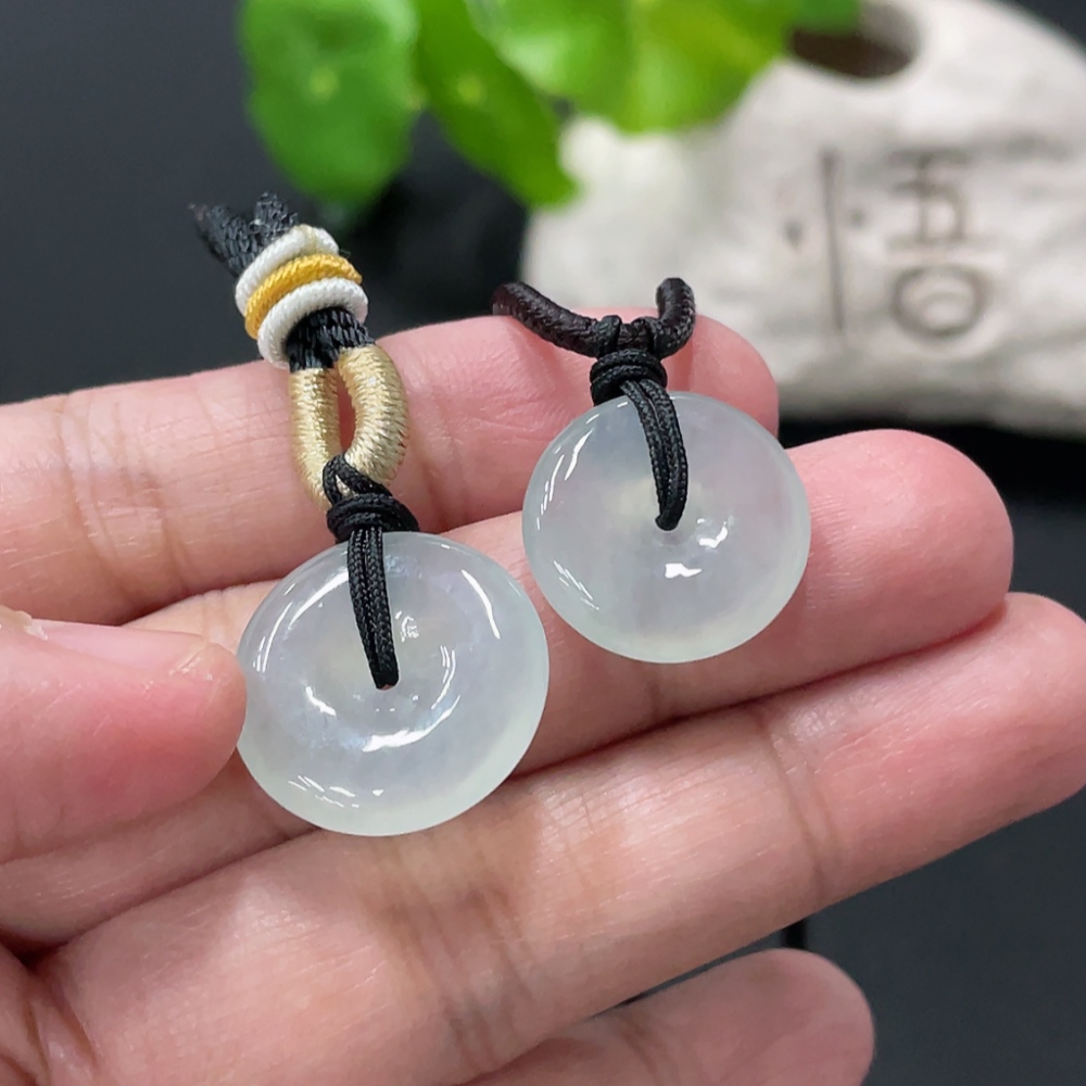 F35108117 Jadeite Peace Knot Pendant