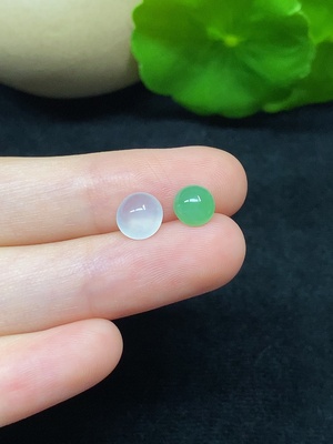 F45336156 翡翠蛋面戒面 一手走 总重约0.46g