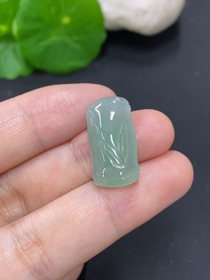 F46598032 翡翠节节高升挂件 货品总重量约2.4克