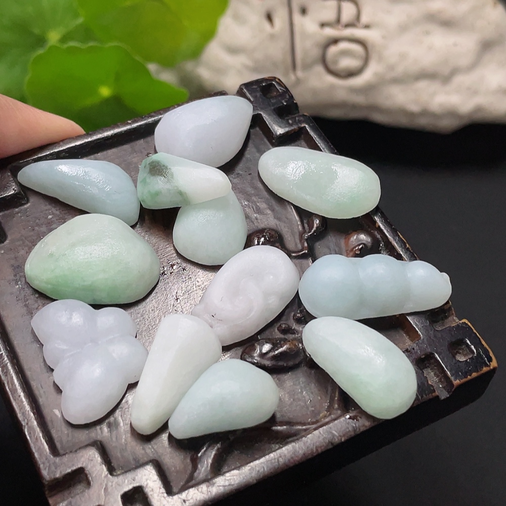 F34978428 Jadeite Rough Pendants Sell as a Lot
