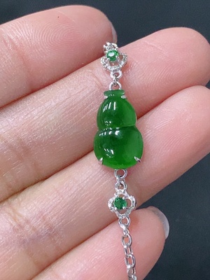 F30441019 Jadeite inlaid gourd 18k only colorless with diamonds total weight about 2.006g