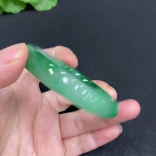 H33845759 African Emerald (Dulong Jade) Round Bracelet