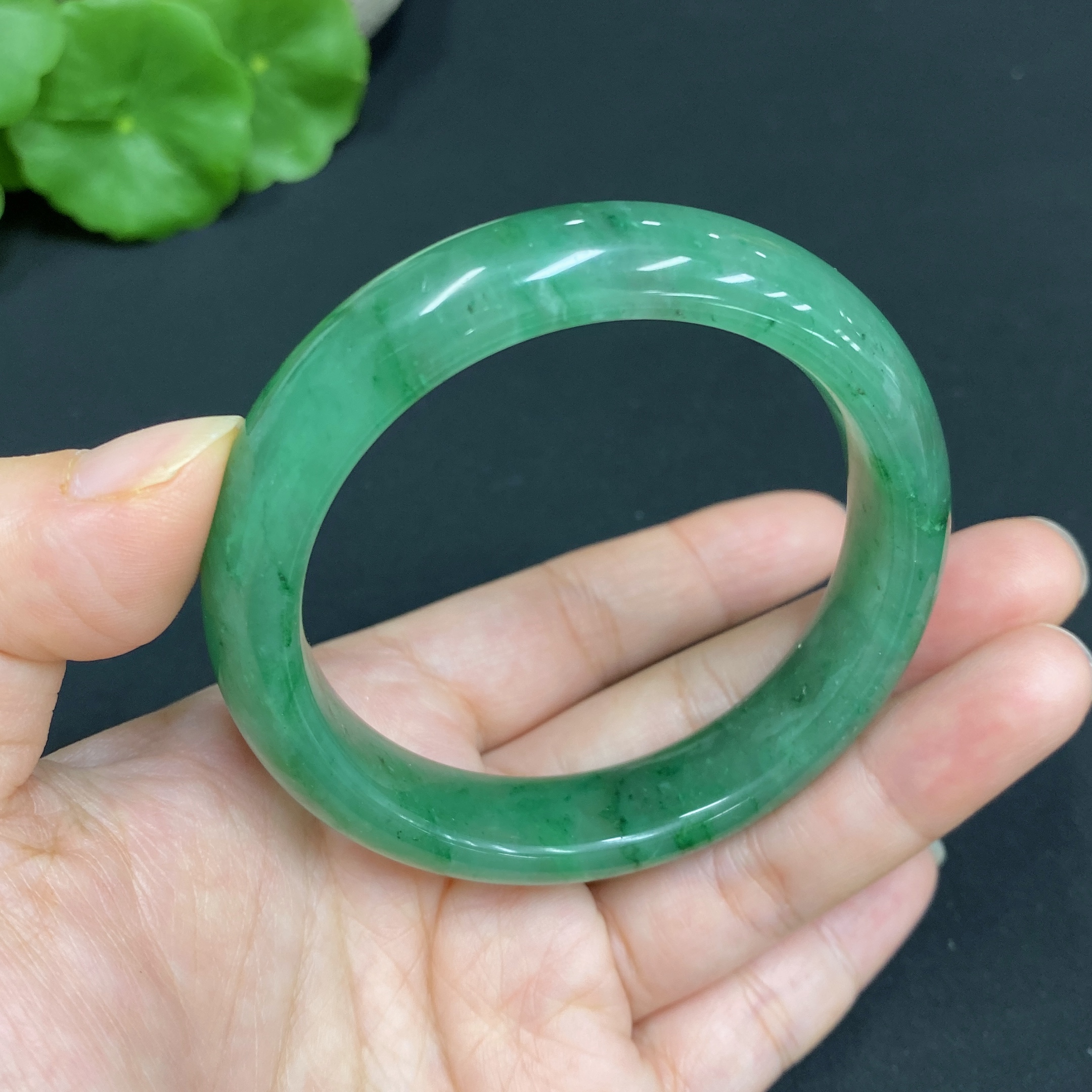 H34015236 African Emerald (Dulong Jade) Round Bracelet