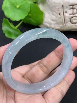 F46598497 翡翠正圈手镯 货品总重约45.05g 56圈口