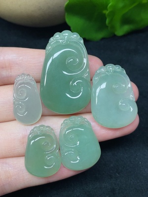 F45335558 翡翠如意挂件 一手走 总重约17.02g