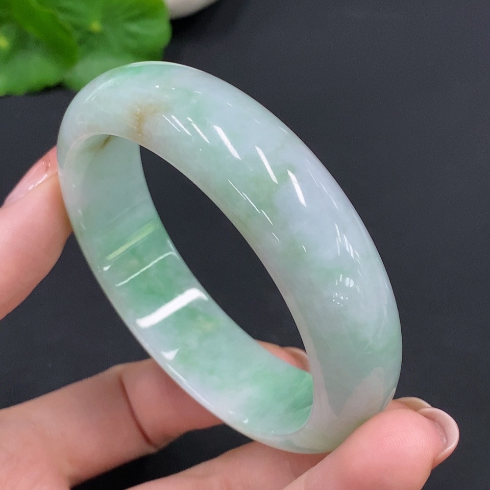 F26015955 Jadeite Round Bangle