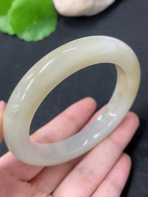 H42957722 和田玉正圈手镯    圈口56.5     货品总重约59.2g