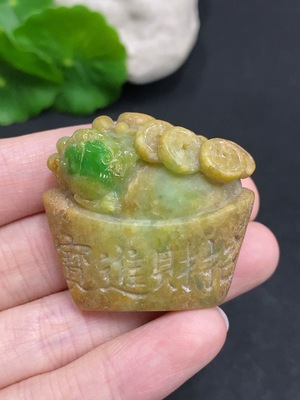 F34968183 Jadeite Three-Legged Golden Toad Pendant Total Weight Approx. 38.6g Yellow Color Origin Undetermined